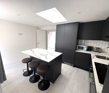 DOUBLE ROOM - AVAILABLE NOW - Photo 5