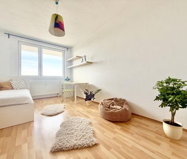 Prenájom - zariadený 3i byt s loggiou a PS, výhľad na Kamzík – Fotografia 4