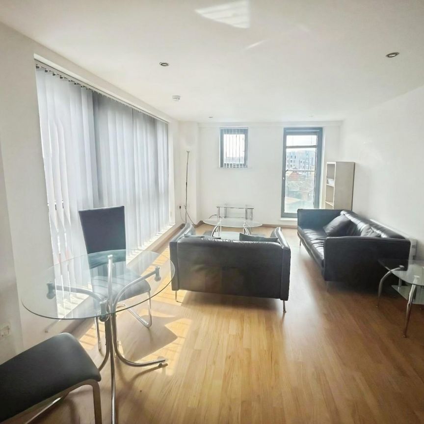 2 bedroom Flat To Let - Photo 1