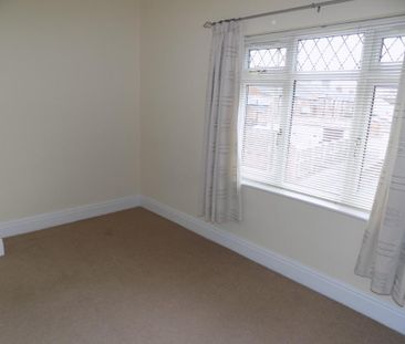 2 bedroom end of terrace house to rent - Photo 2