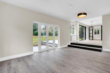 4 bedroom detached house to rent - Photo 3
