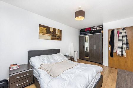 1 bedroom in Blackwall Way - Photo 3