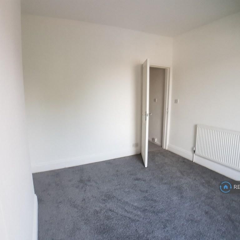 3 bedroom end of terrace house to rent - Photo 1