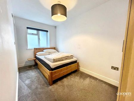 Swakeleys Road, Ickenham, UB10 - Photo 3