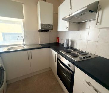 High Street - Photo 6