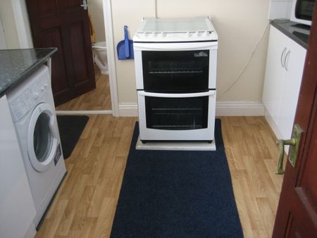 4 Bed Luxury Student House - StudentsOnly Teesside - Photo 4