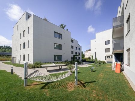 Modernes Wohnen in einem Neubau mit grosser Terrasse - Photo 2