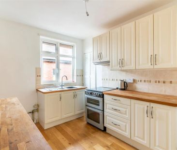 2 bed flat to rent in Ferndene Grove, High Heaton, NE7 - Photo 6