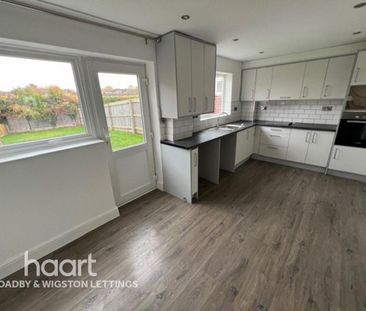 3 bedroom semi-detached house to rent - Photo 5