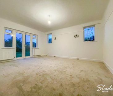 5 bedroom detached bungalow to rent - Photo 2