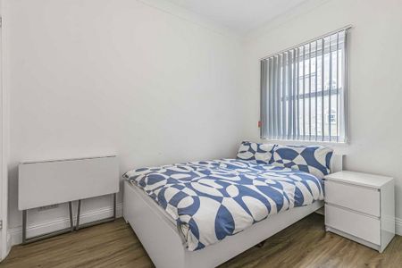 4 bedroom flat to rent - Photo 3