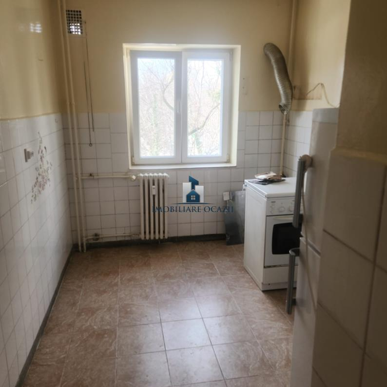 Inchiriere Apartament 4 Camere Semidecomandat Aparatorii Patriei-Moldovita - Photo 1
