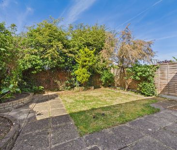 3 bedroom House in Gordon Road, Berkshire - Photo 4