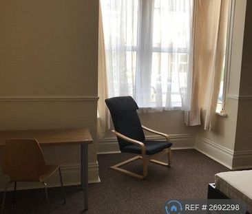 1 bedroom in a house share to rent - Photo 3