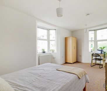 4 bedroom end of terrace house to rent - Photo 5