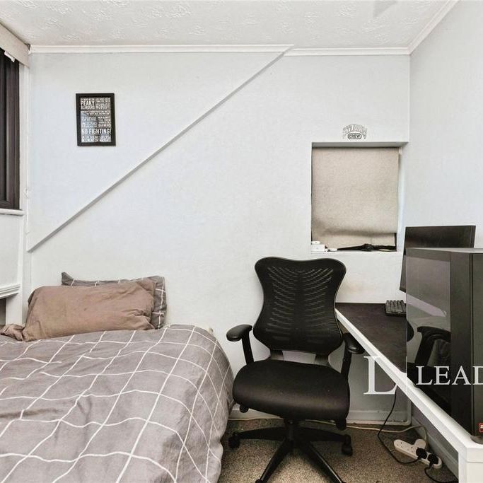 4 bedroom semi-detached house to rent - Photo 1