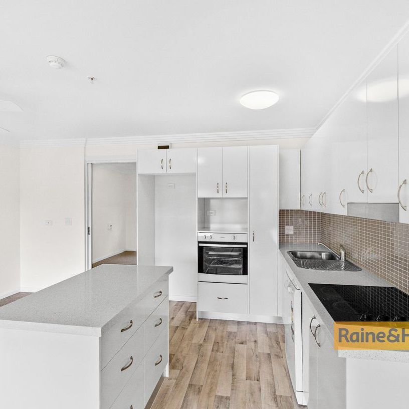 ATTENTION OVER 65'S - 1 BEDROOM UNIT IN PENINSULA VILLAGE - Photo 1