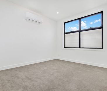 Exclusive 2‑Bed + Study Townhouse in Prime Pascoe Vale – Sophistica... - Photo 1