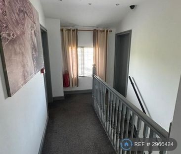 1 bedroom in a flat share to rent - Photo 4