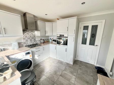 4 bedroom terraced house to rent - Photo 3