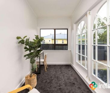 Stunning, Renovated, Three Bedroom Home - Photo 4