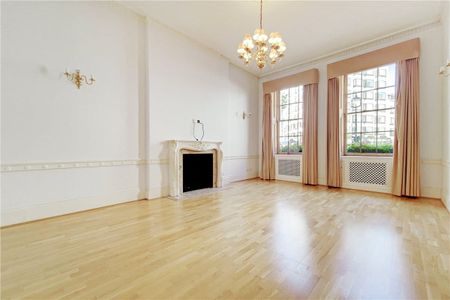 A bright and spacious one bedroom flat on the raised ground floor with high ceiling and wood floors located in the heart of Knightsbridge and Belgravia. Additional storage in the hallway. The energy efficiency rating is band D. - Photo 2