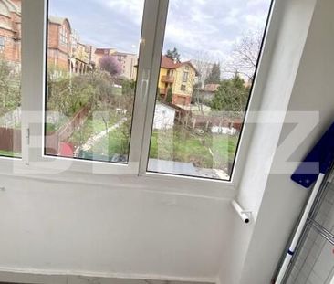 Garsoniera mobilat modern de inchiriat, balcon, zona UMF - Photo 5