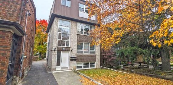 431 Balliol St - bright 2-bedroom apartment - Photo 2