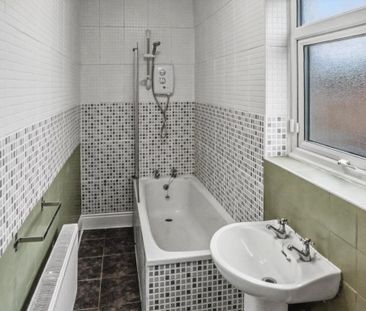 2 bedroom end of terrace house to rent - Photo 5