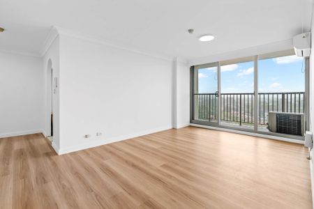 Gorgeous Two Bedroom Apartment with View - Photo 4