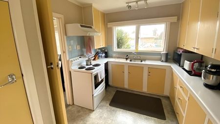 Lovely 2 Bedroom unit in Hamilton East - Photo 2