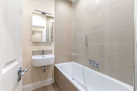 A beautifully presented one bedroom flat situated in a highly desirable part of Fulham - Photo 5