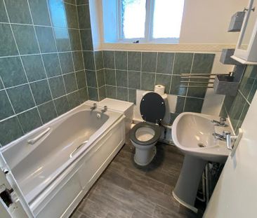 3 bedroom apartment to rent - Photo 5