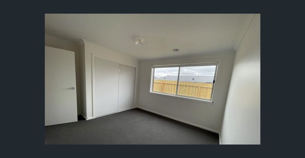 Modern Family Home with Stunning Features - Photo 1