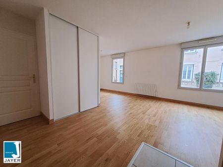 F1 BIS PROCHE CENTRE VILLE - Photo 2