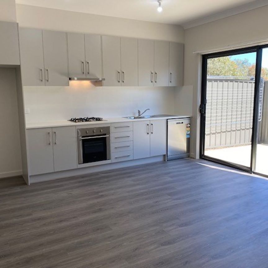 Modern 3 Bedroom Townhouse - Photo 1