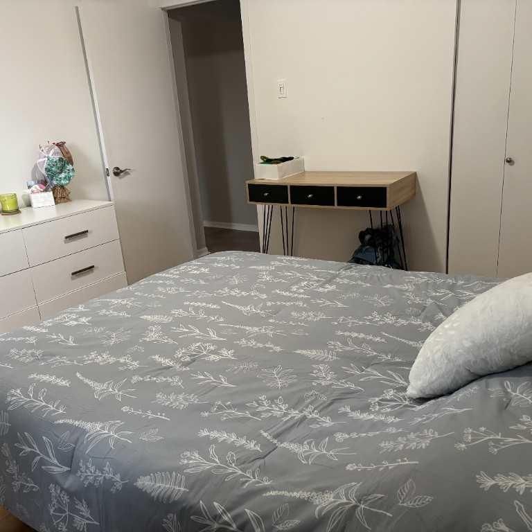 4 1/2 libre mi-novembre, semi meublé, WIFI inclus - Photo 1