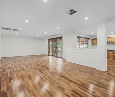 Immaculately Presented Family Home in Prime Glenwood Location! - Photo 2