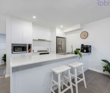 Modern three bedroom, two bathroom townhouse with air-conditioned l... - Photo 1