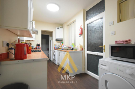 5 bedroom terraced house to rent - Photo 2