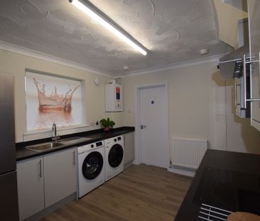 5 bed terraced house to rent in Northfields, Norwich, NR4 - Photo 2