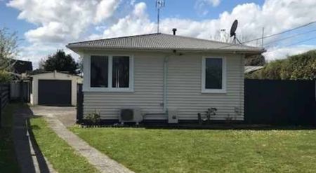 3 Bedrooms in St Andrews - Photo 4