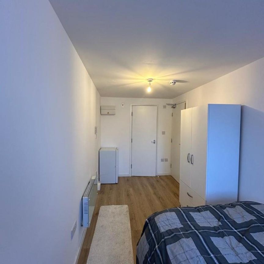 1 bedroom Flat To Let - Photo 1