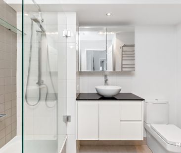 1005/639 Little Bourke Street - Photo 4