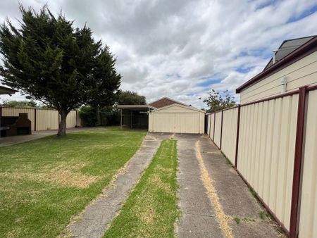 76 Victory Street, Keilor Park VIC 3042 - Photo 2