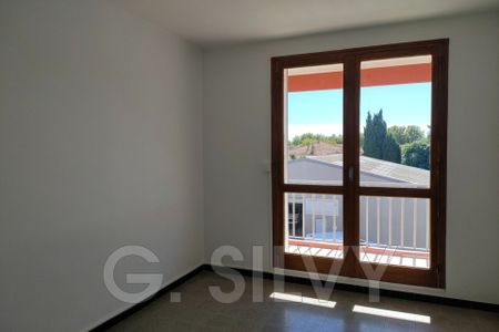 Location Appartement 4 pièces 64m² ORANGE 84100 - Photo 3