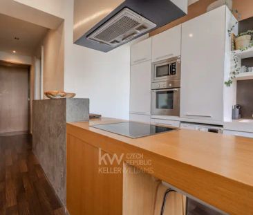 Pronájem elegantního bytu 2+kk s balkonem a krásným výhledem ve Vrš... - Photo 6