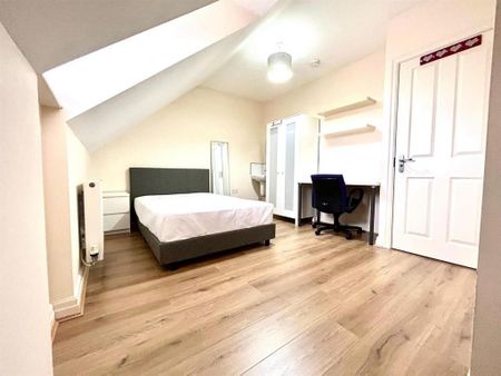 6 bedroom terraced house to rent - Photo 3