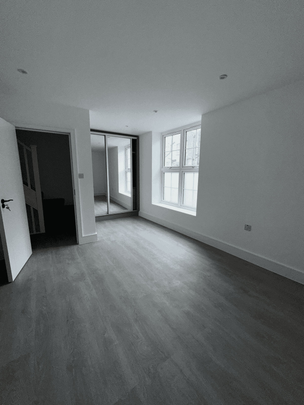 York Mews, Ilford, IG1 - Photo 1