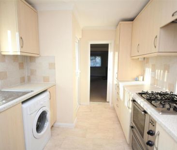 2 bedroom end of terrace house to rent - Photo 2